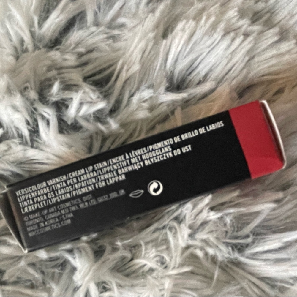 NIB MAC Versicolour Varnish Cream Lip Stain in STUCK IN LOVE❤️ - Picture 5 of 7